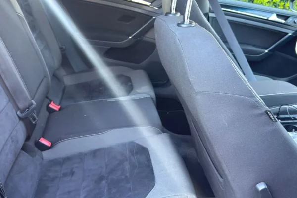Makine me qera ne rinas tirane  Volkswagen Golf 7 – 2.0 Diesel | Automatike