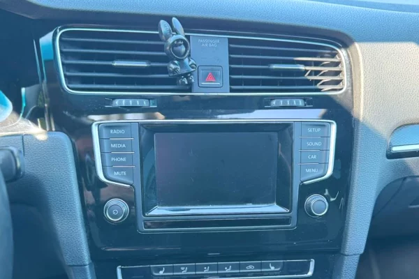 Makine me qera ne rinas tirane  Volkswagen Golf 7 – 2.0 Diesel | Automatike