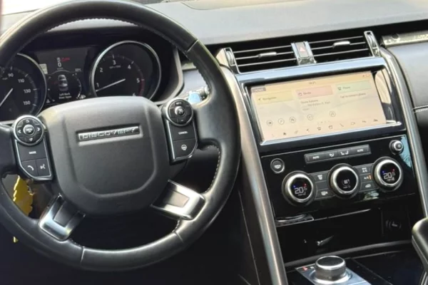 Makine me qera Land Rover Discovery – 3.0 Diesel | Automatike | 7 Vende duke fillur nga 100 euro dit