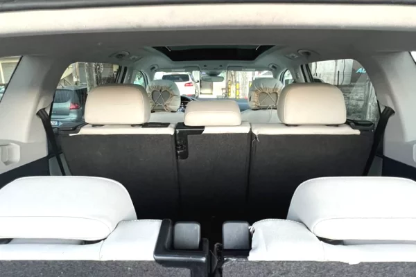 Makine me qera Volkswagen Tiguan Allspace – 2.0 Benzine | Automatike | 7 Vende