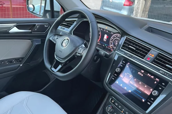 Makine me qera Volkswagen Tiguan Allspace – 2.0 Benzine | Automatike | 7 Vende
