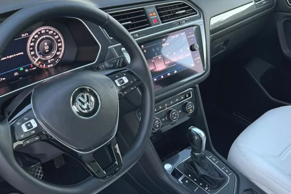 Makine me qera Volkswagen Tiguan Allspace – 2.0 Benzine | Automatike | 7 Vende