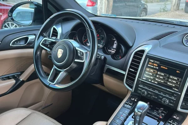 Makine me qera ne Rinas 🚘 Porsche Cayenne – 3.6 Benzine | Automatike