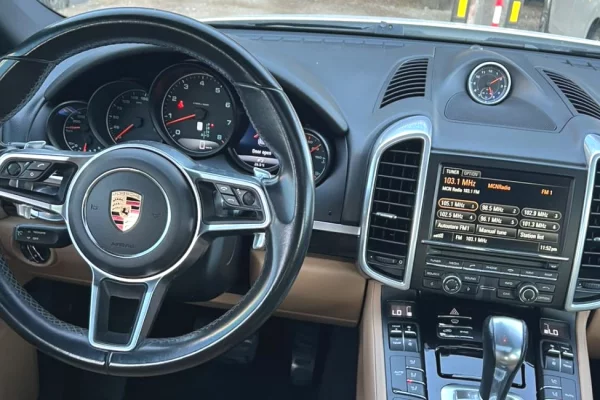 Makine me qera ne Rinas 🚘 Porsche Cayenne – 3.6 Benzine | Automatike