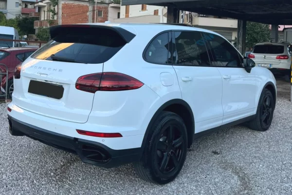 Makine me qera ne Rinas 🚘 Porsche Cayenne – 3.6 Benzine | Automatike