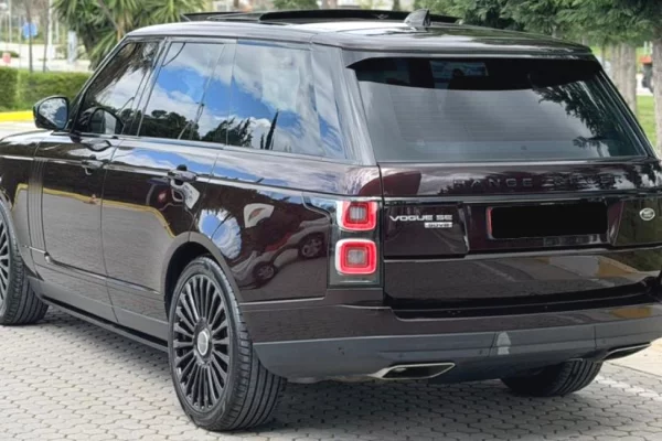 Makine me qera Range Rover Vogue 4.4 duke filluar nga 250 euro dita per rezervime mbi 5 dite