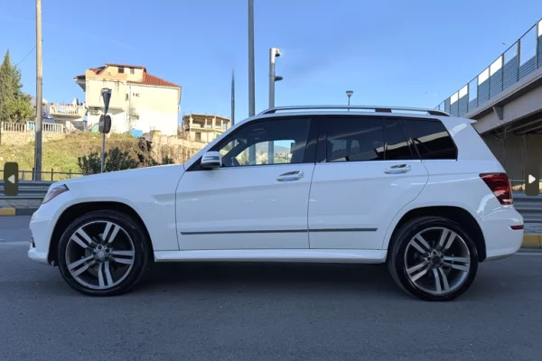 Makina ne shitje ne Tirane - 12,900 Euro