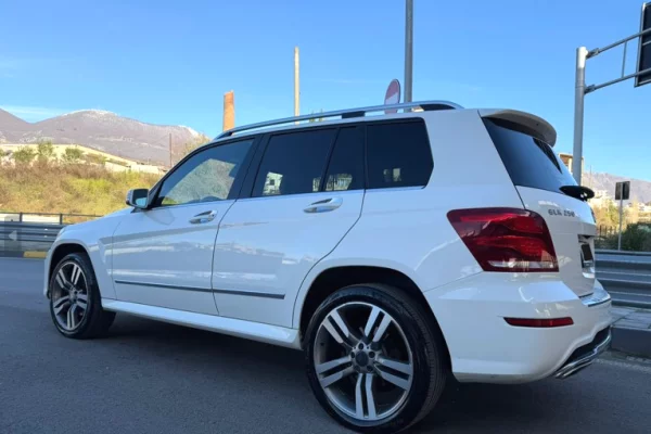 Makina ne shitje ne Tirane - 12,900 Euro