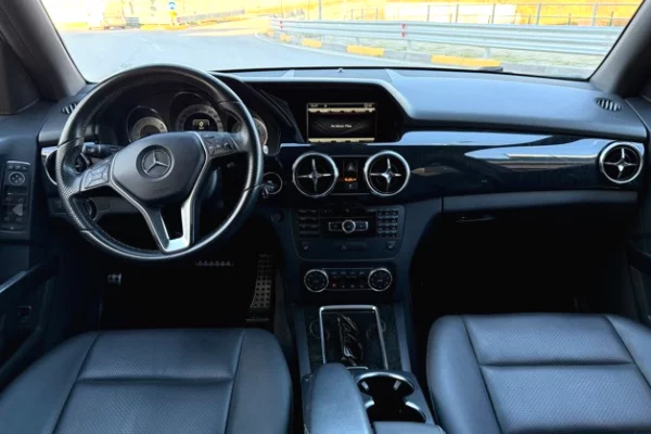 Makina ne shitje ne Tirane, Mercedes-Benz, 2015 Diesel,Kambio Automatik Pagesa 12,900  Euro.