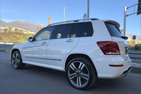 Makina ne shitje ne Tirane, Mercedes-Benz, 2015 Diesel,Kambio Automatik Pagesa 1,290,000  Leke.