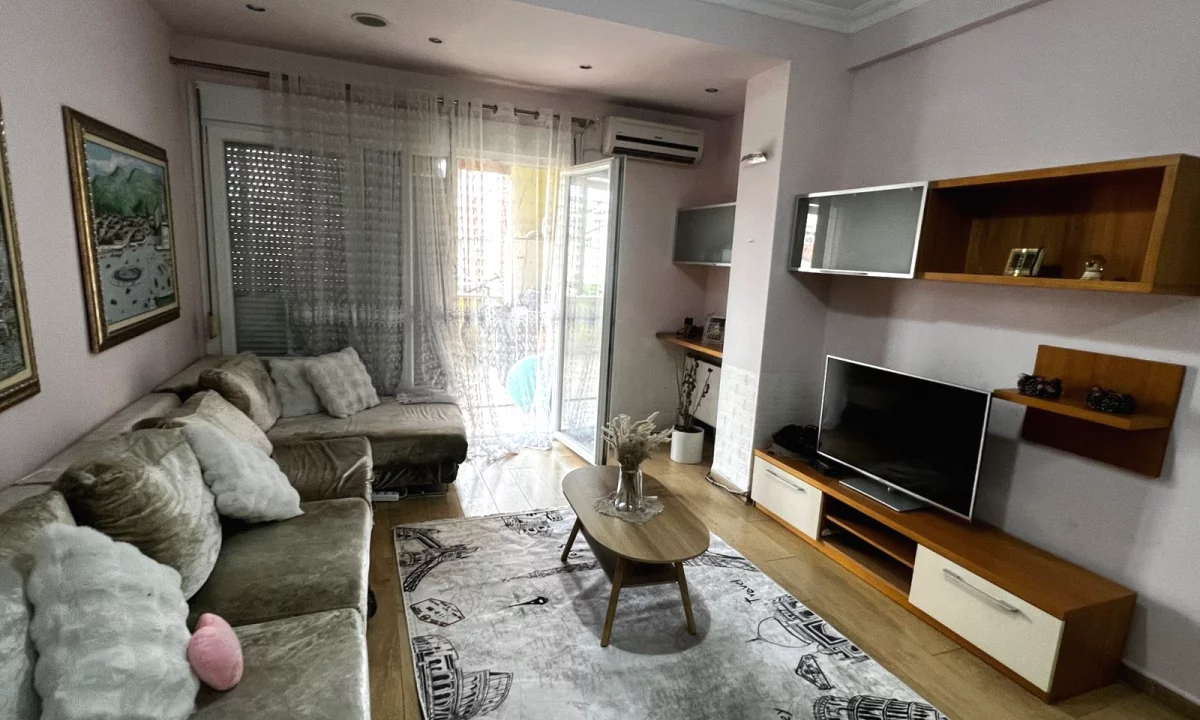 Shtepi ne shitje Apartament ne Tirane, 2+1, Mobilimi E mobiluar, Pagesa 190,000  Euro.