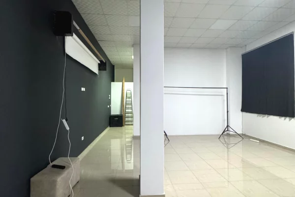 Pas globit jepet ambient zyre me qera