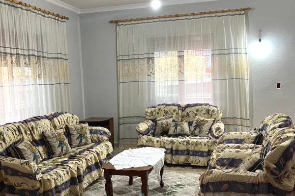 Kinostudio, jepet me qera apartament  2+1+2 tualete 