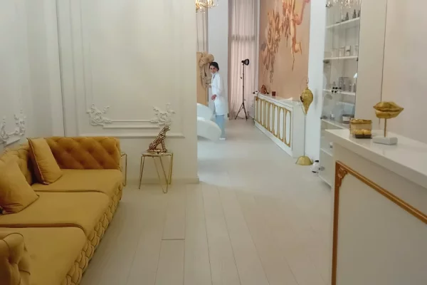 Rruga e Kavajes, jepet dyqan me qera 