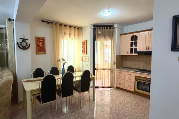 Ne Bllok,  jepet me qera apartament 2+1 i mobiluar