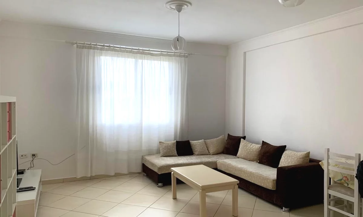 Shtepi ne shitje Apartament ne Tirane, 2+1, Mobilimi E mobiluar, Pagesa 192,000  Euro.