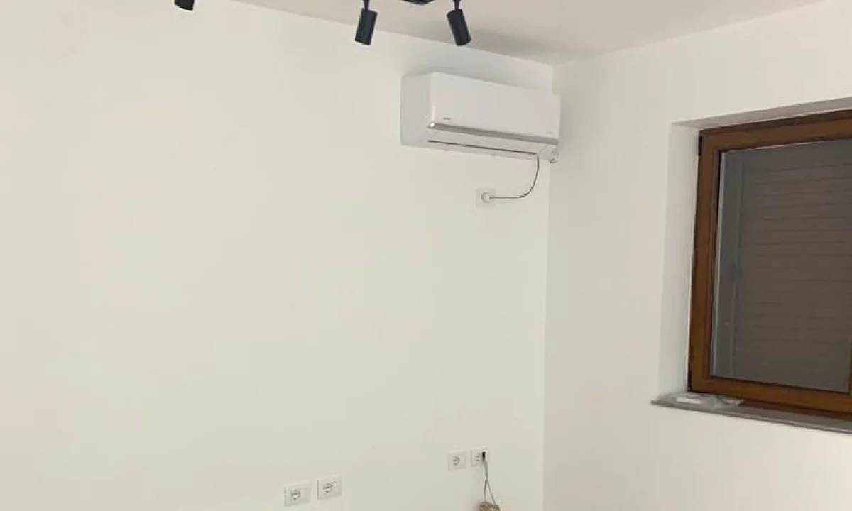 Shtepi me qera Apartament ne Tirane, 2+1, Mobilimi Bosh, pa mobiluar, Pagesa 50,000  Leke.