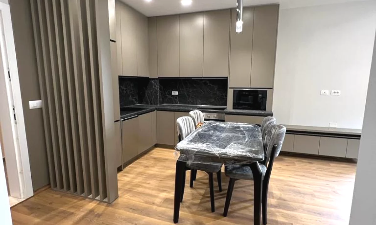 kompleksi Olimpik jepet me qera apartament 2+1 bosh per zyra