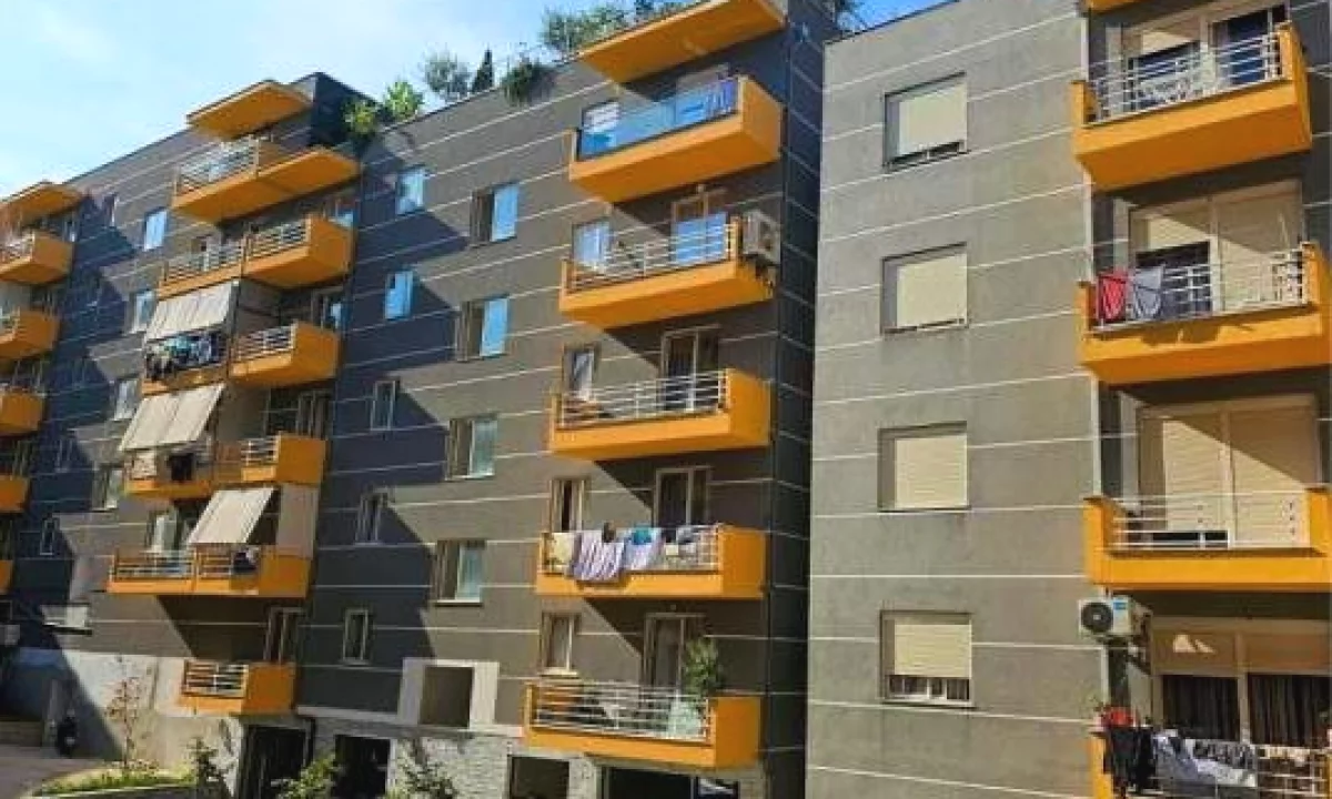 Shtepi ne shitje Apartament ne Tirane, 2+1, Mobilimi E mobiluar, Pagesa 120,000  Euro.