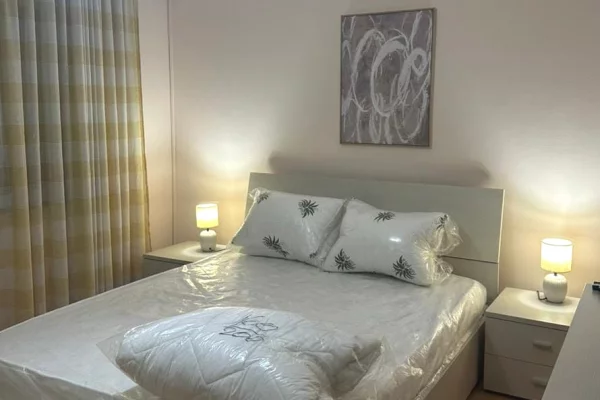 Ish Fusha e avaicionit, jepet me qera apartament 2+1!