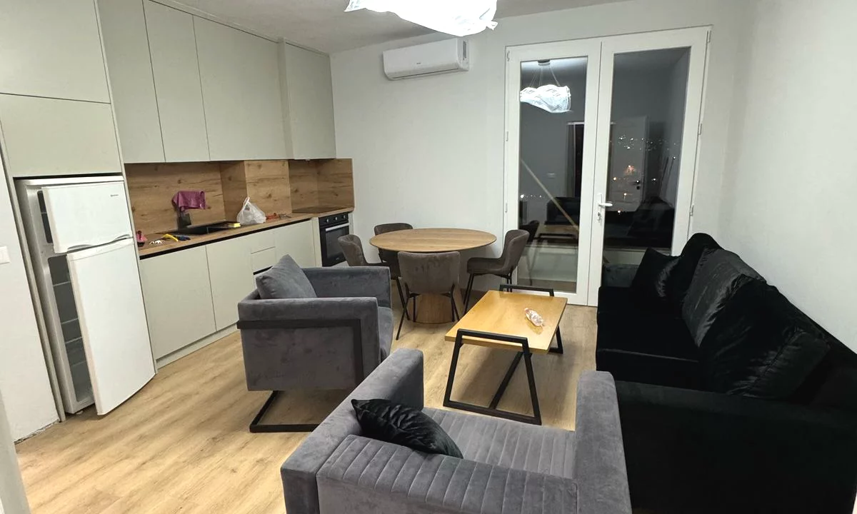 Shtepi ne shitje Apartament ne Tirane, 2+1, Mobilimi E mobiluar, Pagesa 185,000  Euro.