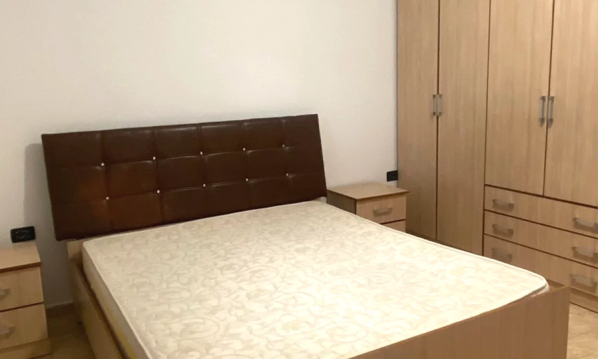 Shtepi me qera Apartament ne Tirane, 1+1, Mobilimi E mobiluar, Pagesa 40,000  Leke.