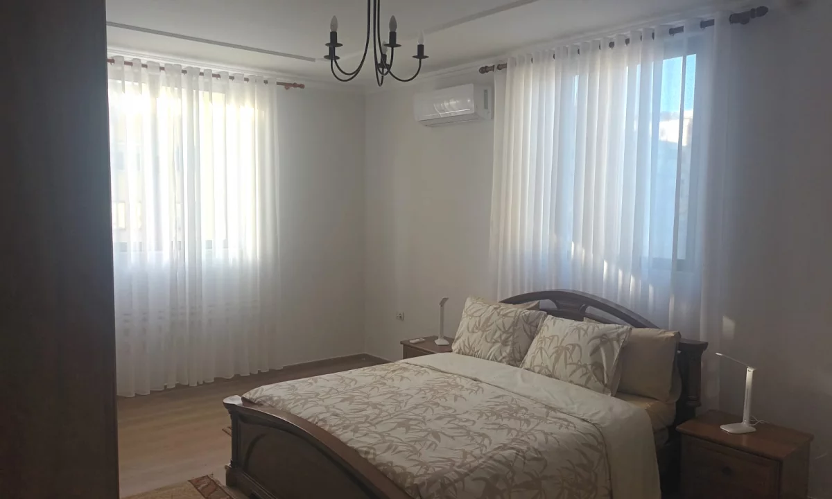 Shtepi ne shitje Apartament ne Tirane, 2+1, Mobilimi E mobiluar, Pagesa 207,000  Euro.
