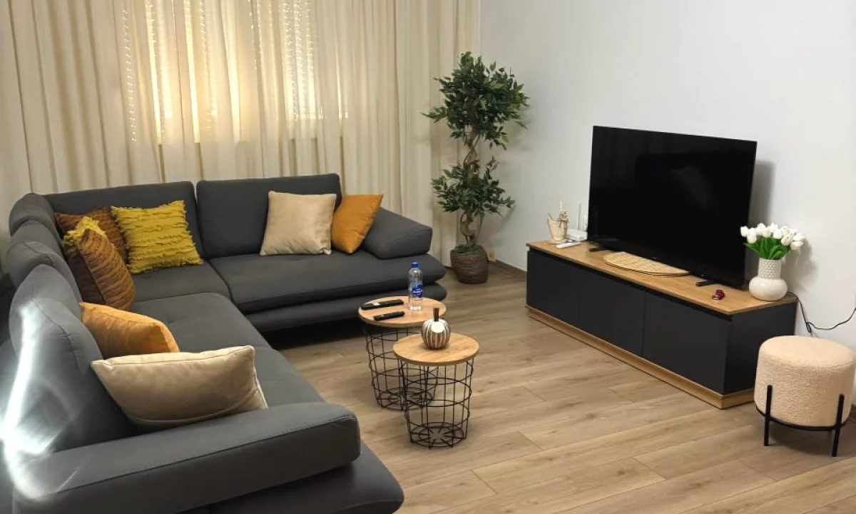 Shtepi me qera Apartament ne Tirane, 2+1, Mobilimi E mobiluar, Pagesa 55,000  Leke.