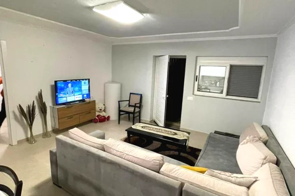 Shtepi me qera 1+1 ne Tirane - 45,000 Leke