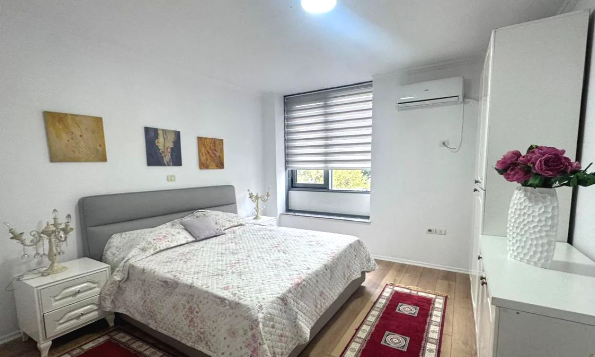 Shtepi me qera Apartament ne Tirane, 2+1, Mobilimi E mobiluar, Pagesa 1,000  Euro.