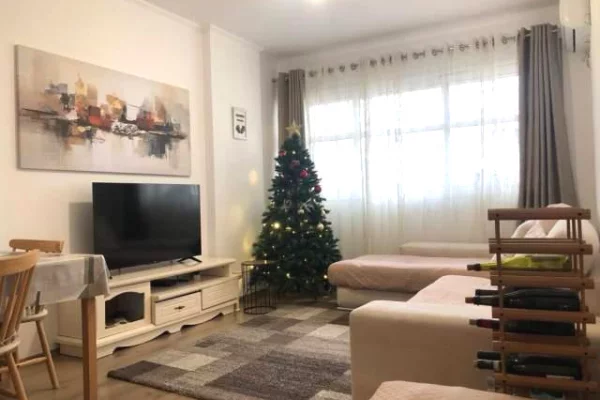 Shtepi me qera 2+1 ne Tirane - 47,000 Leke