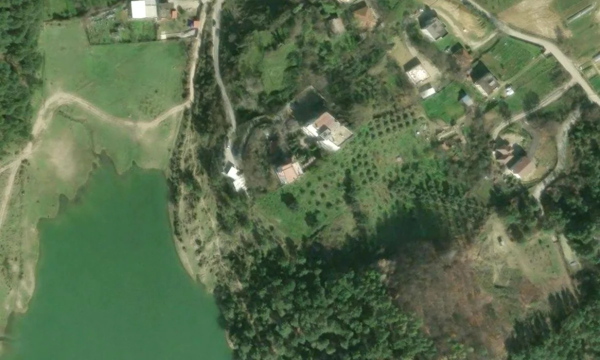 OKAZION!! Ne prush, shitet 6000m2 toke Per Ndertim  me Dokumentacion te rregullt.(ne rruge kryesore)