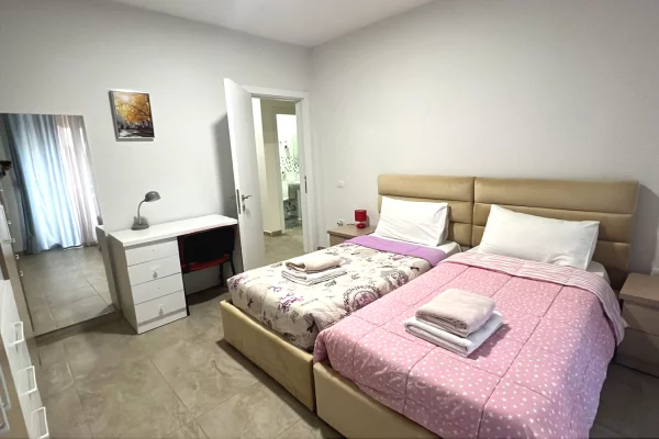 Ne Bllok, jepet me qera apartament 1+1 i mobiluar!