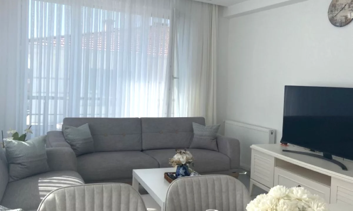 Shtepi me qera Apartament ne Tirane, 2+1, Mobilimi E mobiluar, Pagesa 65,000  Leke.