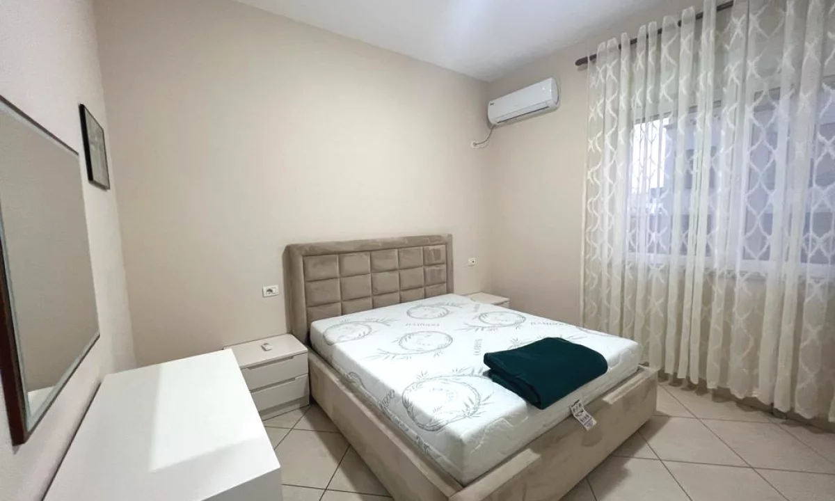 Shtepi ne shitje Apartament ne Tirane, 2+1, Mobilimi E mobiluar, Pagesa 140,000  Euro.