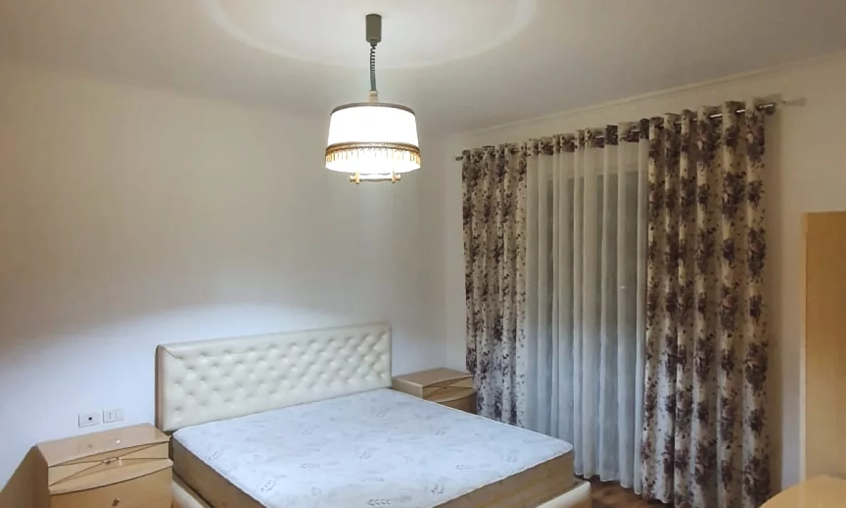 Shtepi ne shitje Apartament ne Tirane, 2+1, Mobilimi E mobiluar, Pagesa 140,000  Euro.