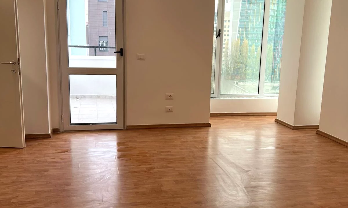 Shtepi ne shitje Apartament ne Tirane, 3+1, Mobilimi E mobiluar, Pagesa 365,000  Euro.