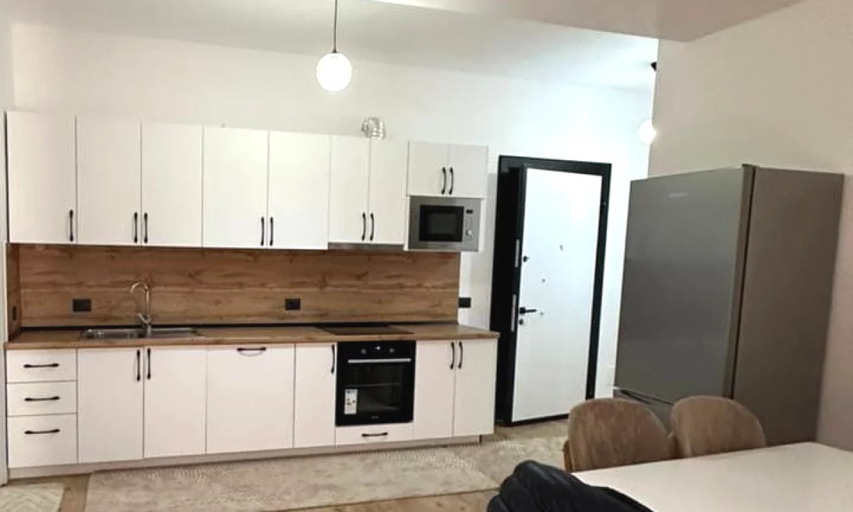 Shtepi me qera Apartament ne Tirane, 2+1, Mobilimi E mobiluar, Pagesa 50,000  Leke.