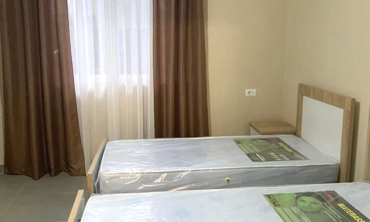 Shtepi me qera Apartament ne Tirane, 1+1, Mobilimi E mobiluar, Pagesa 45,000  Leke.