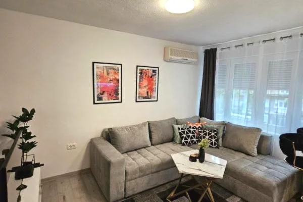 🏢Tek Selvia, jepet me qera apartament 1+1 totalisht i arreduar !