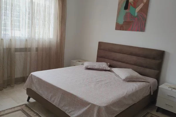 21-Dhjetori, jepet me qera apartament 1+1 i arreduar!(Kontakt 21-Dhjetori)