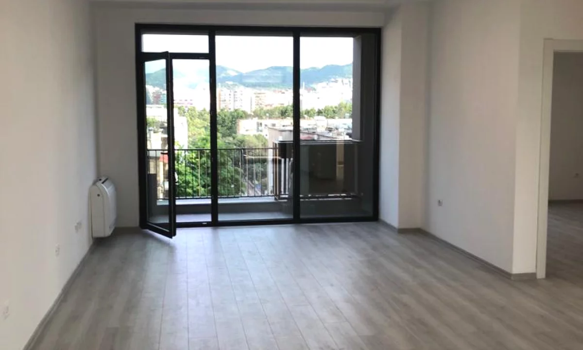 Prane Liceut, jepet me qera ambient per zyra.