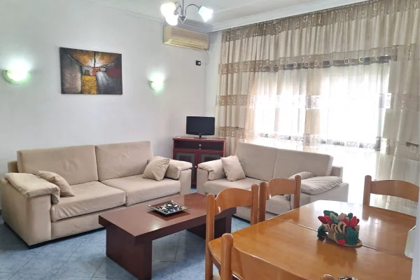 Prane Stacionit te Trenit, apartament 2+1 me qera i arreduar totalisht!