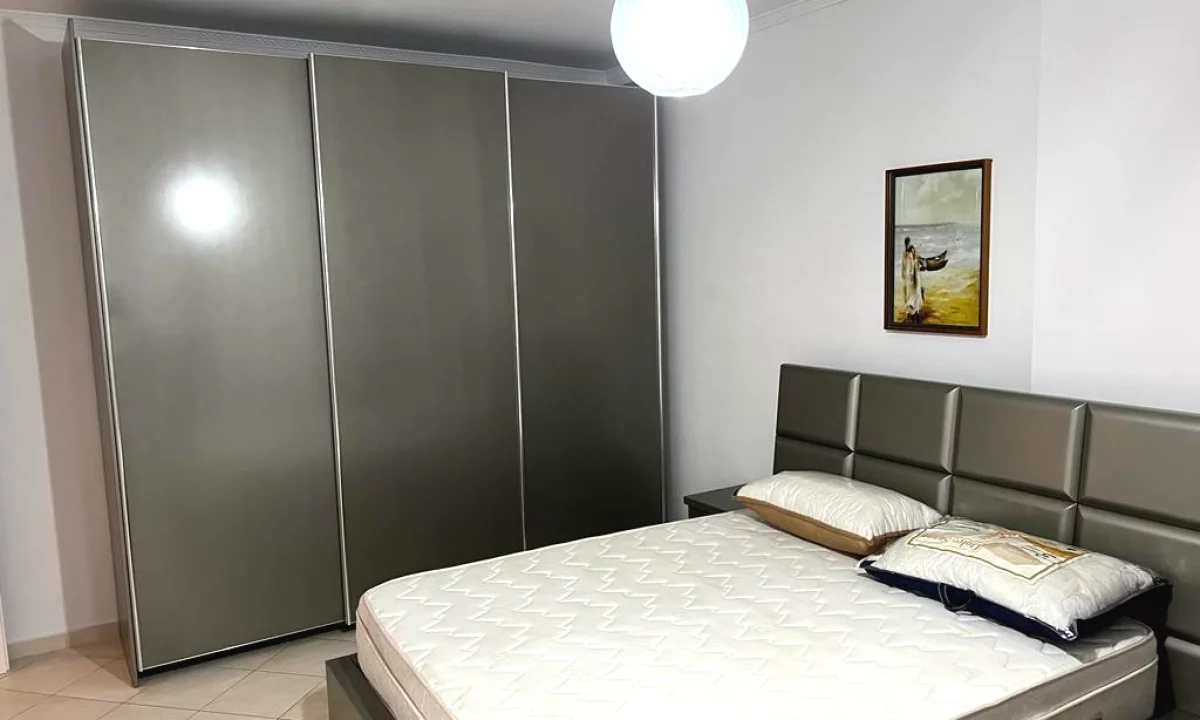 Shtepi me qera Apartament ne Tirane, 1+1, Mobilimi E mobiluar, Pagesa 49,000  Leke.