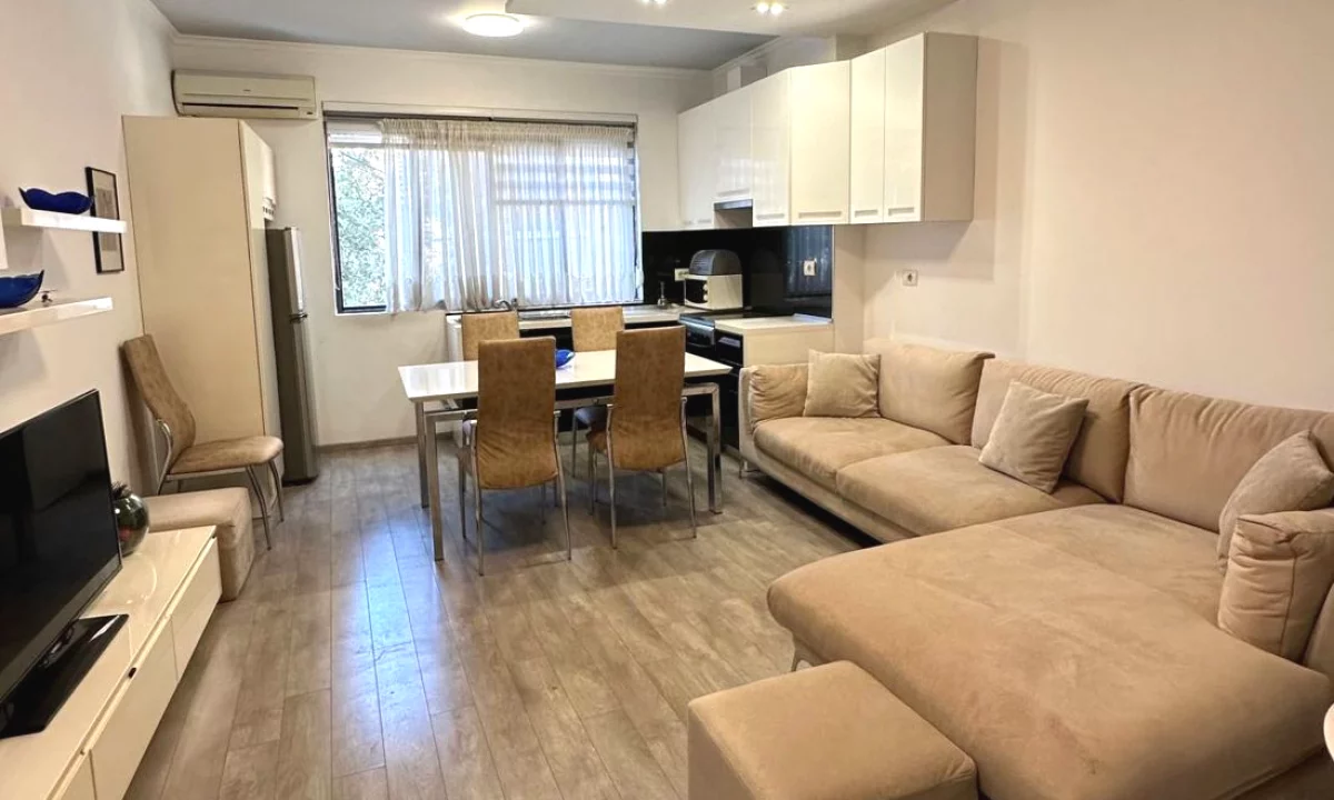 Appartamento in affitto a Tirana 1+1, Arredato