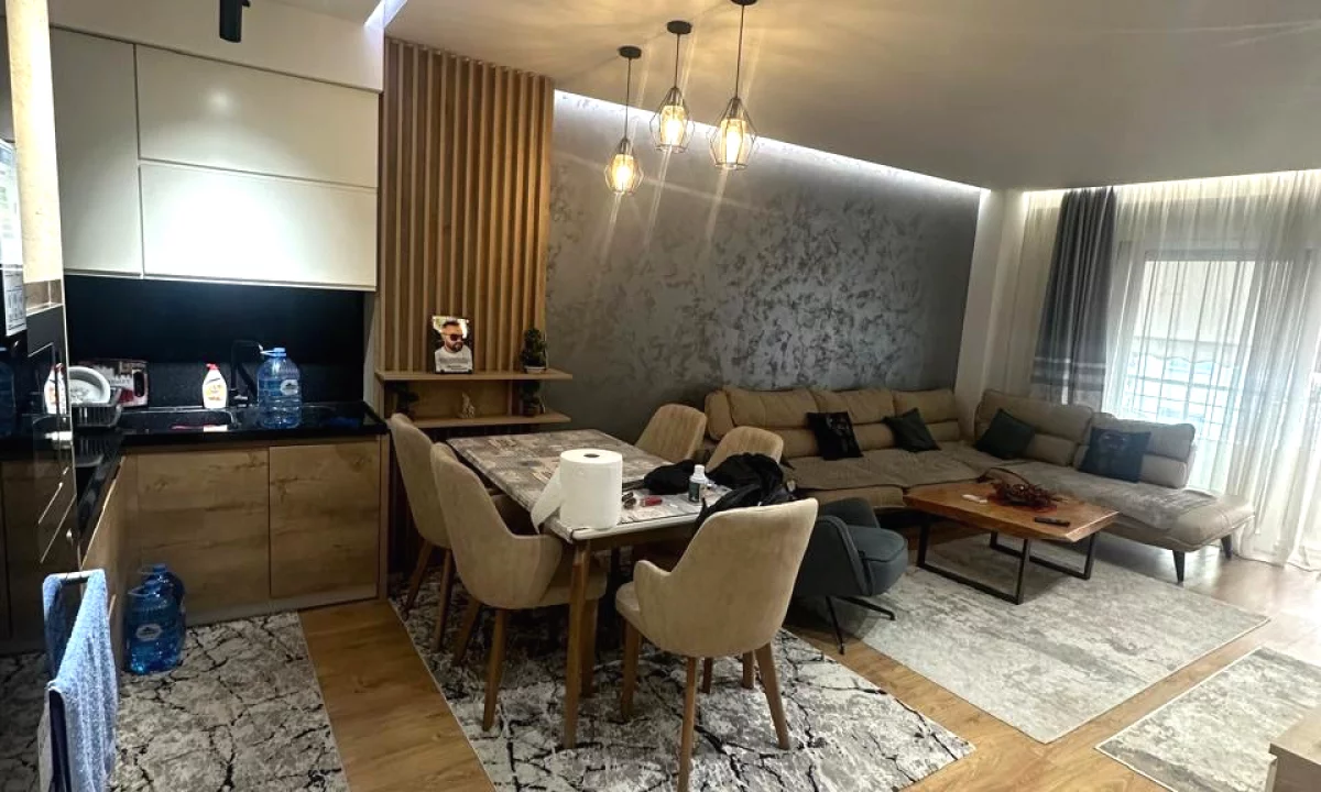 Shtepi me qera Apartament ne Tirane, 2+1, Mobilimi E mobiluar, Pagesa 600  Euro.