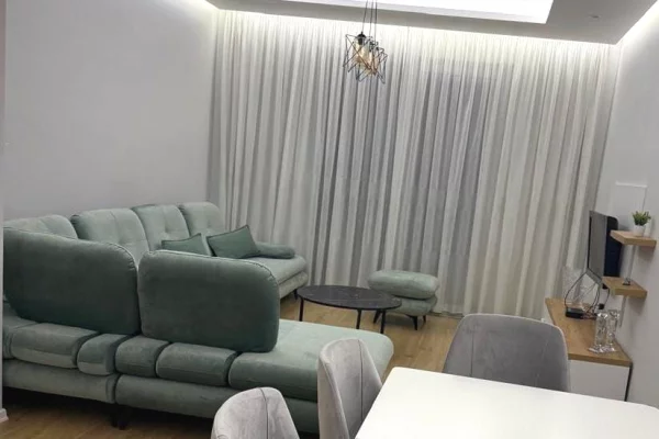 🏢 Perballe Square 21, jepet me qera apartament modern 2+1. 🏢