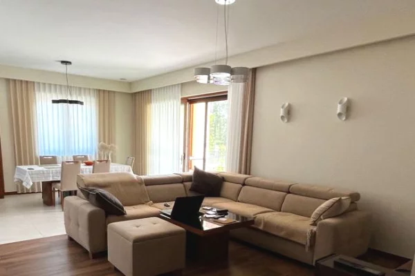 Shtepi me qera 2+1 ne Tirane - 580 Euro