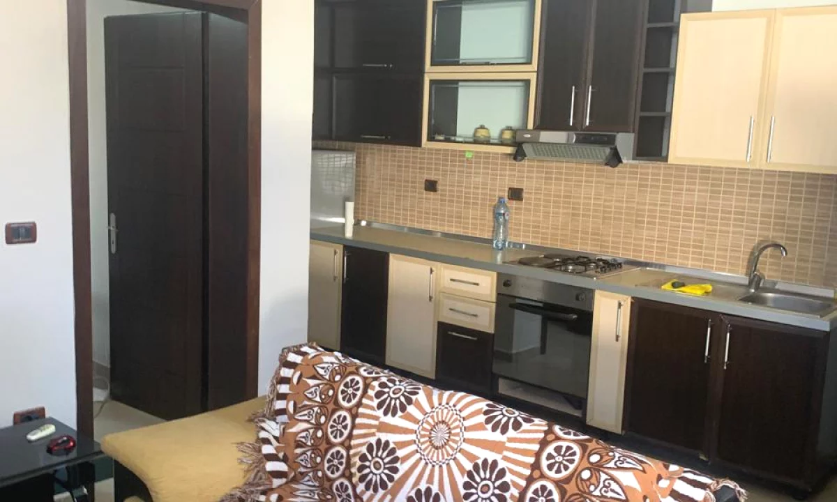 Shtepi me qera Apartament ne Tirane, 2+1, Mobilimi E mobiluar, Pagesa 43,000  Leke.