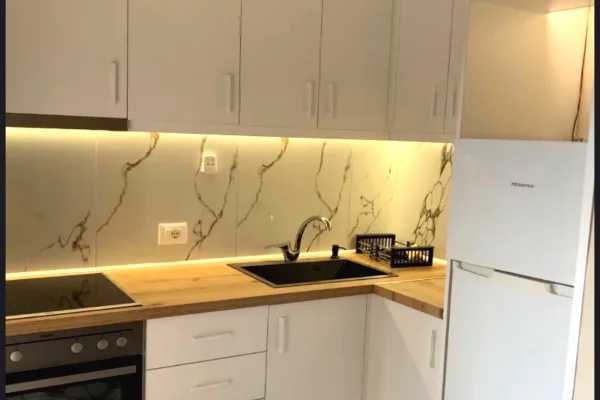 Shtepi me qera 1+1 ne Tirane - 45,000 Leke